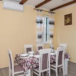 펜션 Family Friendly House With A Swimming Pool Burnji, - 21068 프리모스턴