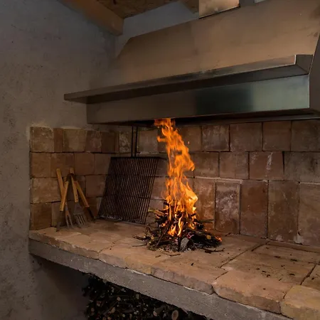 בית נופש Family Friendly House With A Swimming Pool Burnji, - 21068 *