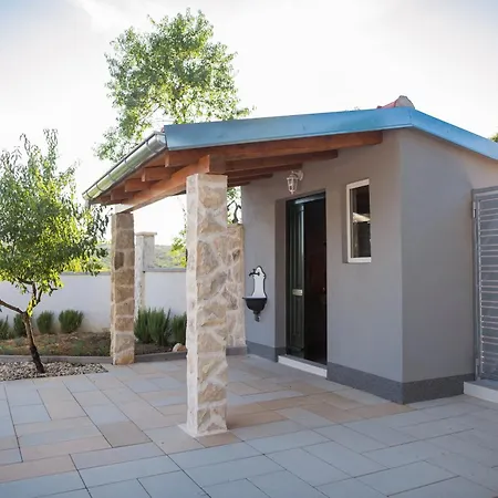 בית נופש Family Friendly House With A Swimming Pool Burnji, - 21068