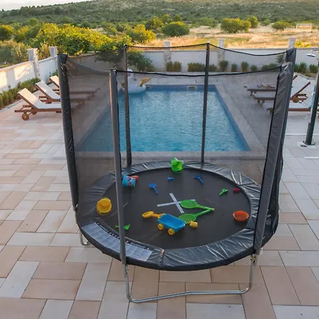 Family Friendly House With A Swimming Pool Burnji, - 21068 Semesterbostad