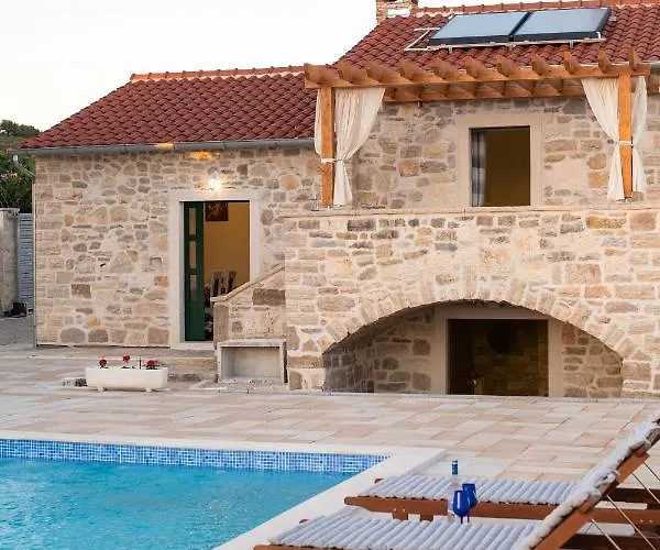 Family Friendly House With A Swimming Pool Burnji, - 21068 Сasa de vacaciones *