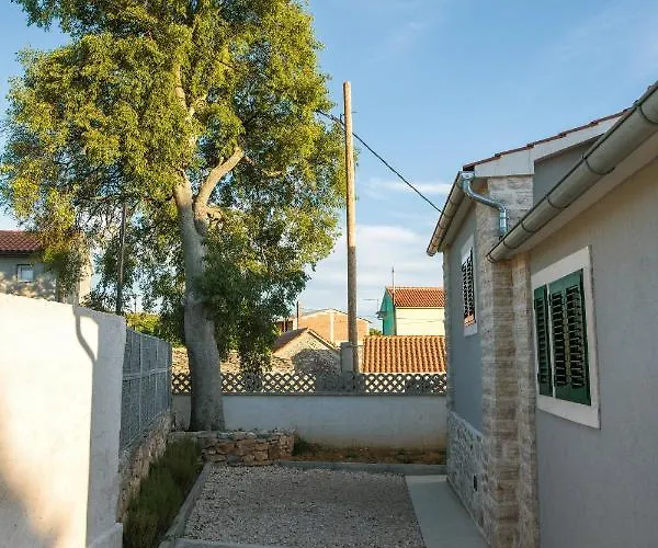 Family Friendly House With A Swimming Pool Burnji, - 21068 Сasa de vacaciones Primošten