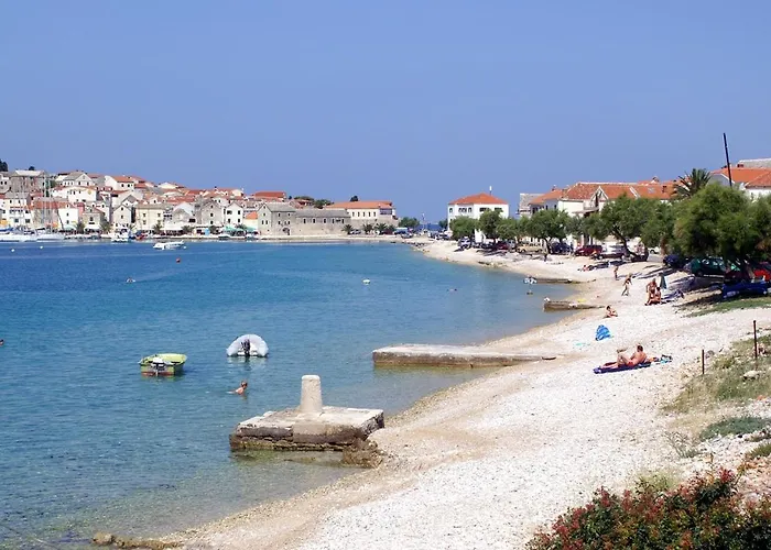 Сasa de vacaciones Family Friendly House With A Swimming Pool Burnji, - 21068 *