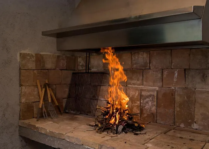 בית נופש Family Friendly House With A Swimming Pool Burnji, - 21068 *