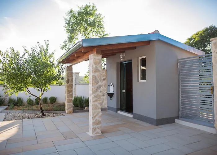 בית נופש Family Friendly House With A Swimming Pool Burnji, - 21068