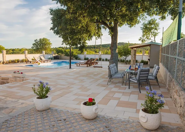 בית נופש Family Friendly House With A Swimming Pool Burnji, - 21068